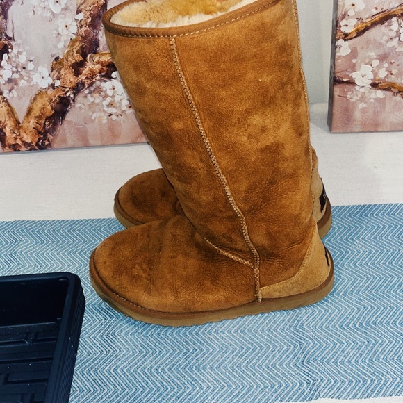 UGG BOOTS - LIGHT BROWN - WOMENS 10 - Picture 3 of 4